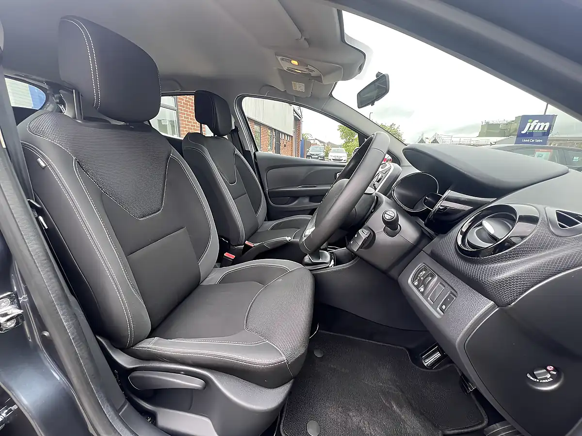 Used 2019 Renault Clio Play Titanium Grey Metallic - Interior and Exterior details 3
