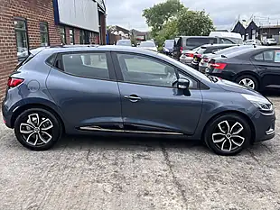 Used 2019 Renault Clio Play Titanium Grey Metallic - Interior and Exterior details 5