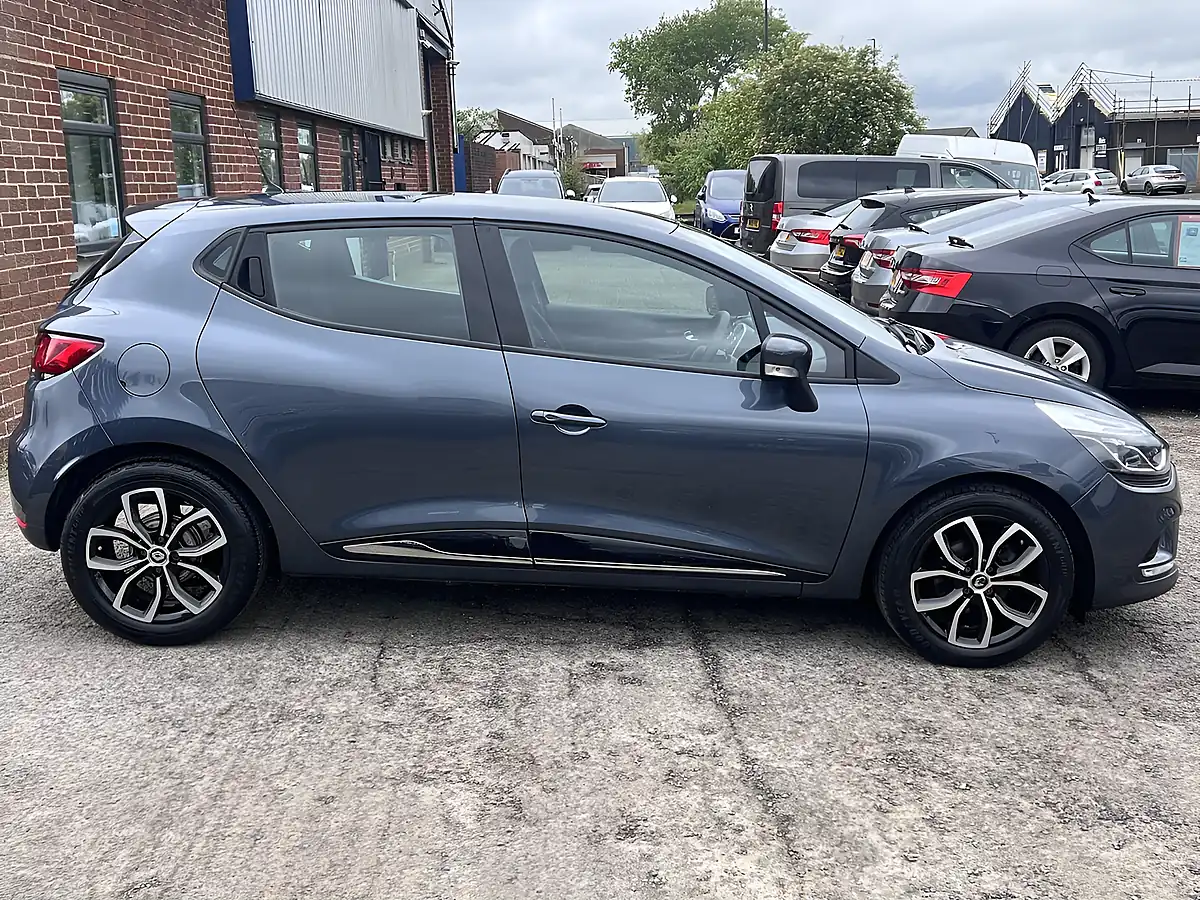 Used 2019 Renault Clio Play Titanium Grey Metallic - Interior and Exterior details 5