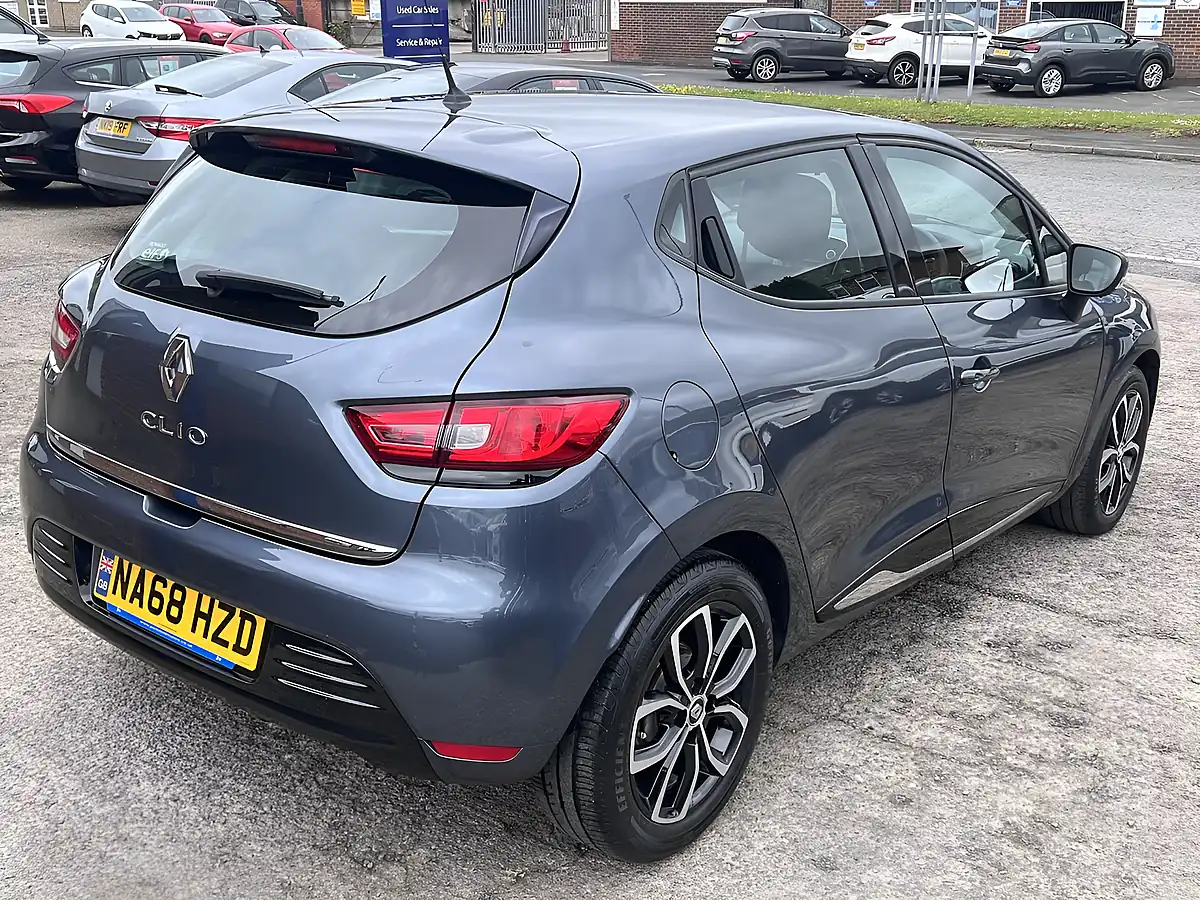 Used 2019 Renault Clio Play Titanium Grey Metallic - Interior and Exterior details 6