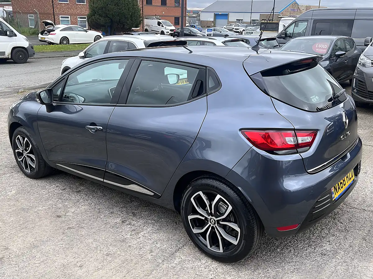 Used 2019 Renault Clio Play Titanium Grey Metallic - Interior and Exterior details 8