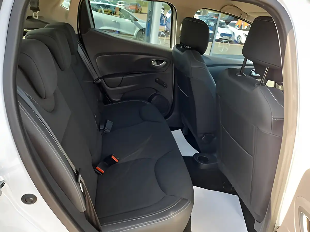 Used 2019 Renault Clio Play White - Interior and Exterior details 11