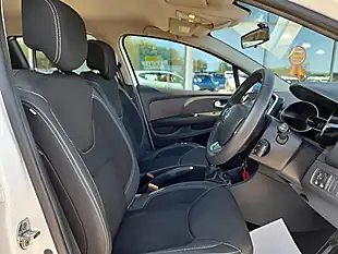 Used 2019 Renault Clio Play White - Interior and Exterior details 13