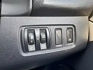 Used 2019 Renault Clio Play White - Interior and Exterior details 18