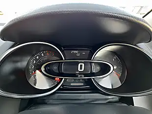 Used 2019 Renault Clio Play White - Interior and Exterior details 19