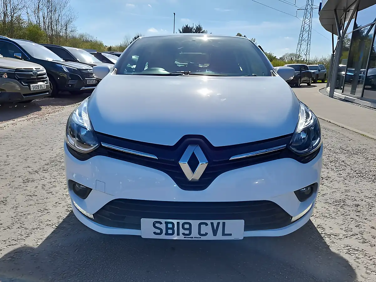 Used 2019 Renault Clio Play White - Interior and Exterior details 2