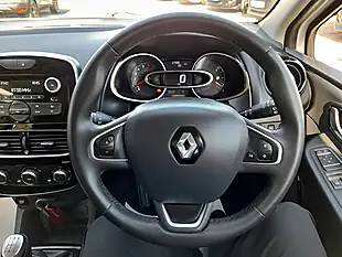 Used 2019 Renault Clio Play White - Interior and Exterior details 20