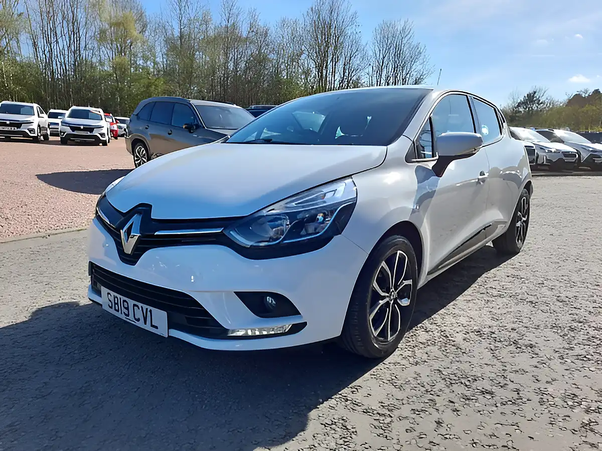 Used 2019 Renault Clio Play White - Interior and Exterior details 3