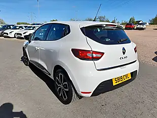 Used 2019 Renault Clio Play White - Interior and Exterior details 5