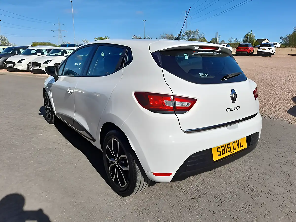 Used 2019 Renault Clio Play White - Interior and Exterior details 5