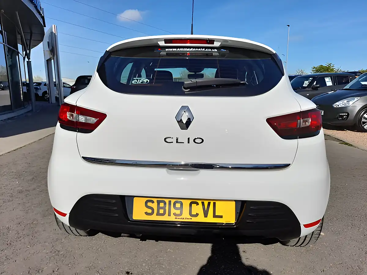 Used 2019 Renault Clio Play White - Interior and Exterior details 6