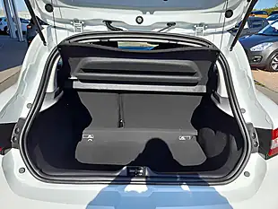 Used 2019 Renault Clio Play White - Interior and Exterior details 7