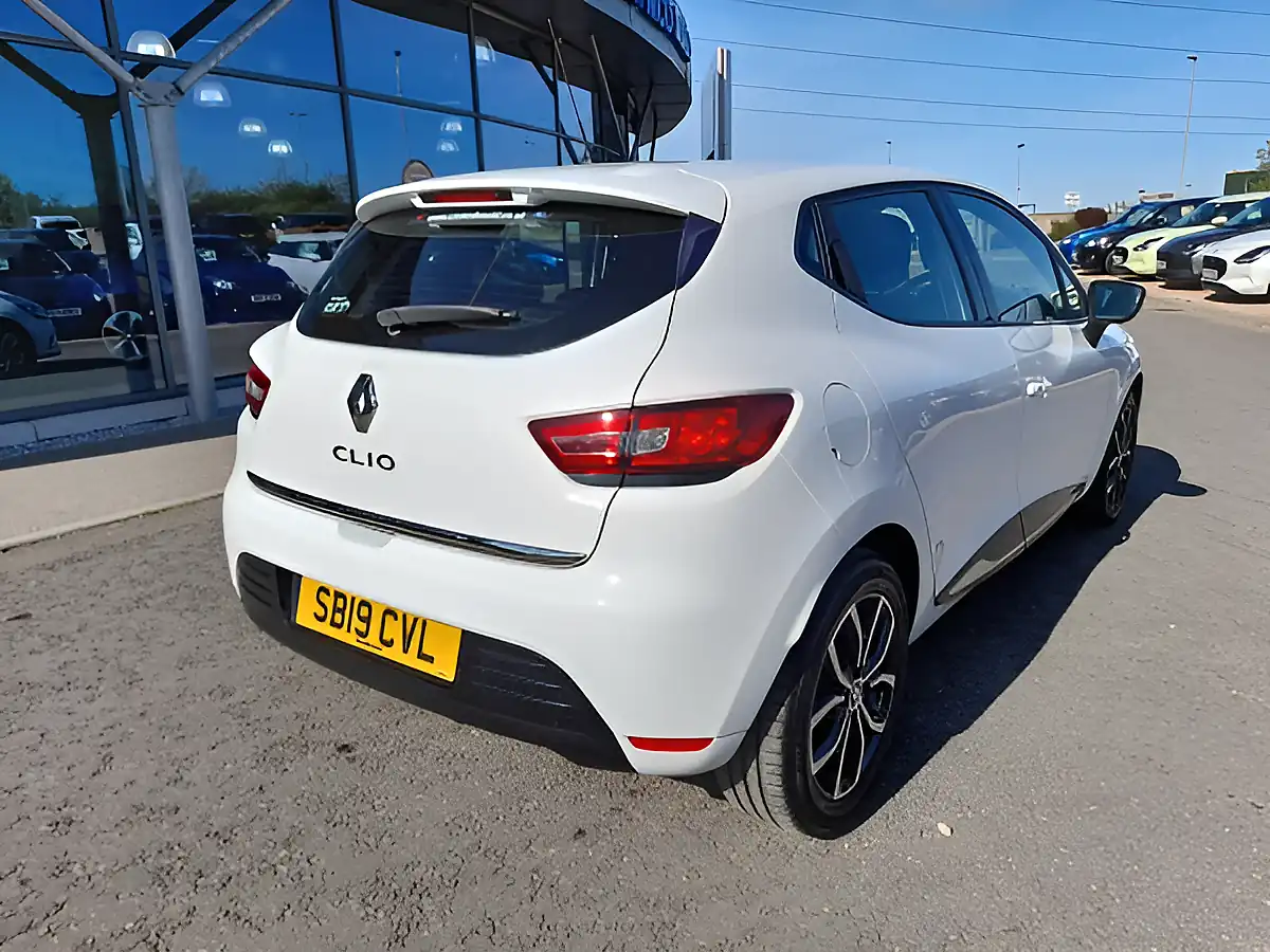 Used 2019 Renault Clio Play White - Interior and Exterior details 8