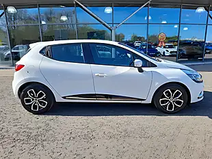 Used 2019 Renault Clio Play White - Interior and Exterior details 9
