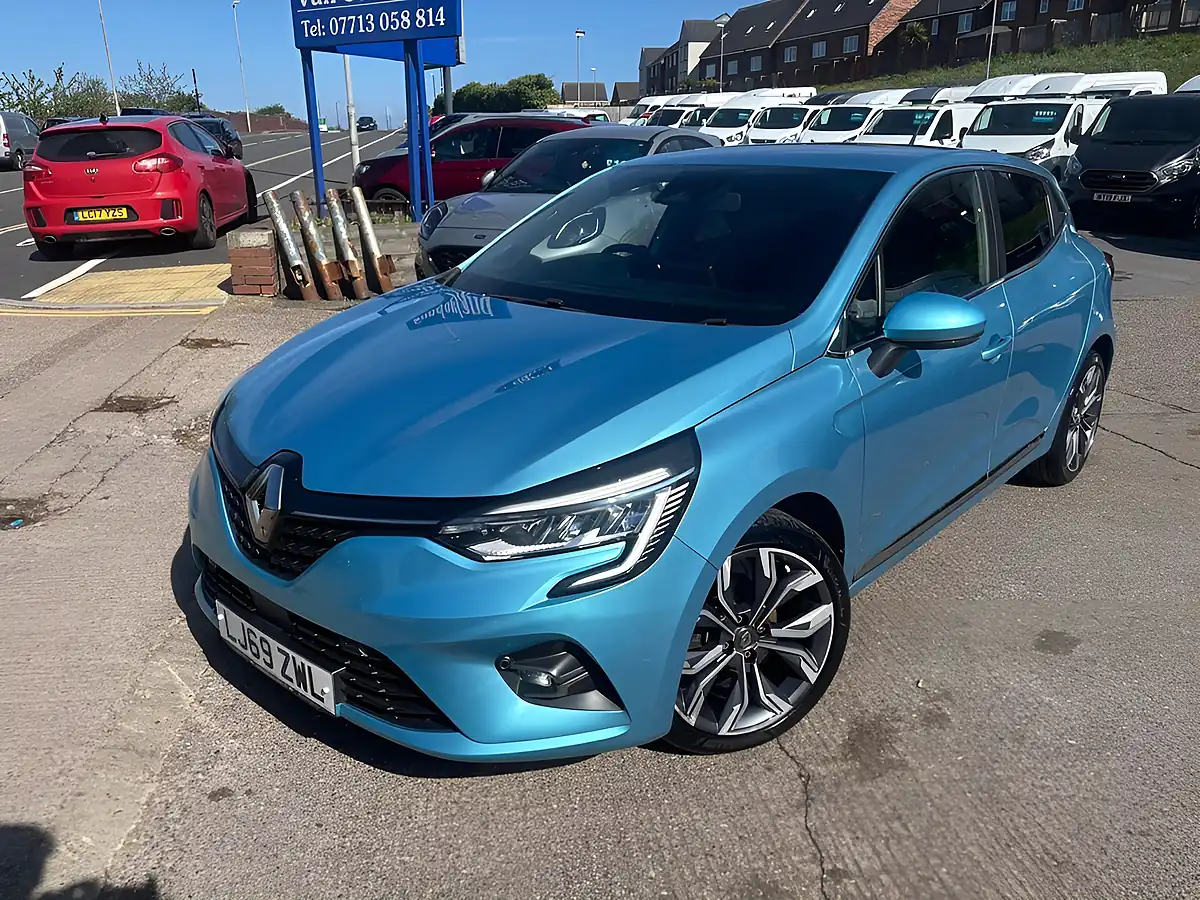 Used 2019 Renault Clio S Edition Blue - Front View