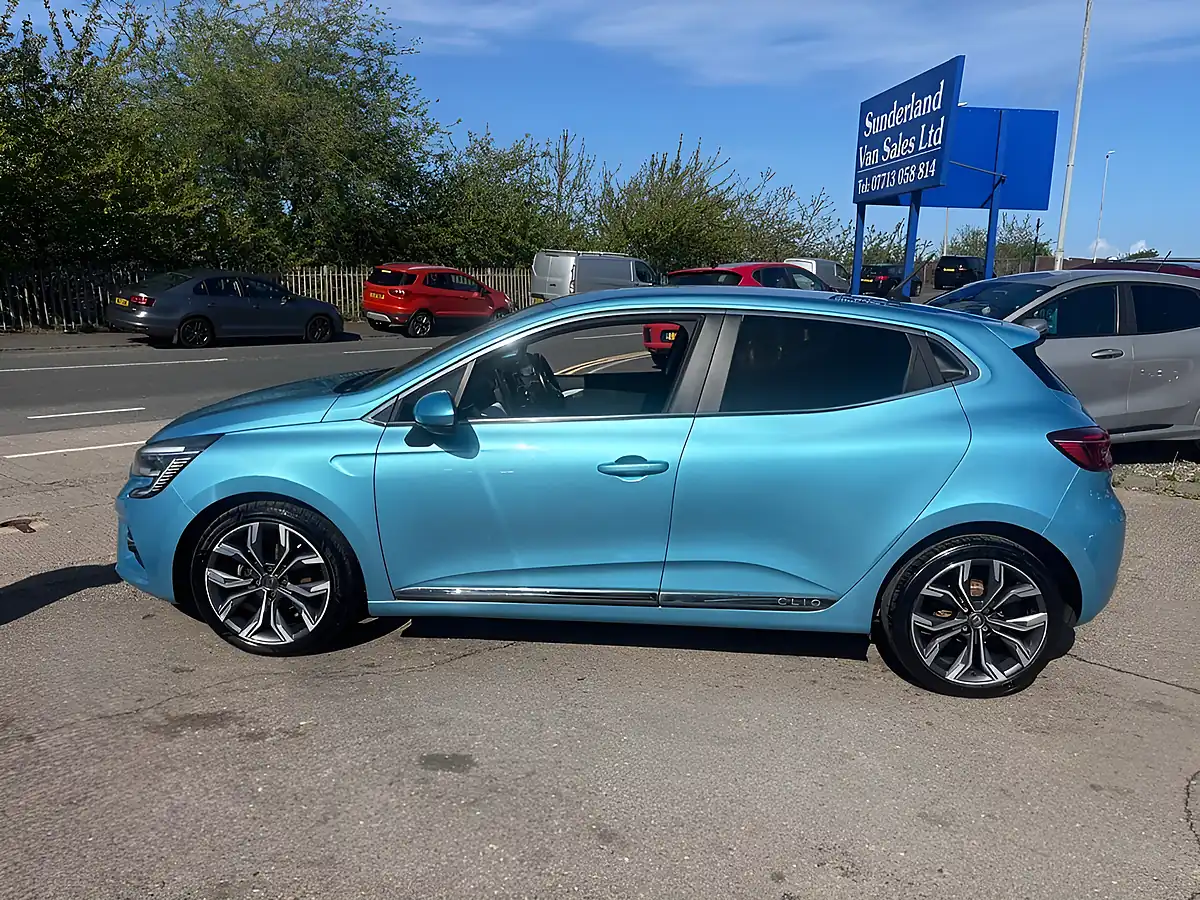Used 2019 Renault Clio S Edition Blue - Interior and Exterior details 5