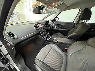 Used 2019 Renault Grand Scenic Iconic Silver - Interior and Exterior details 11