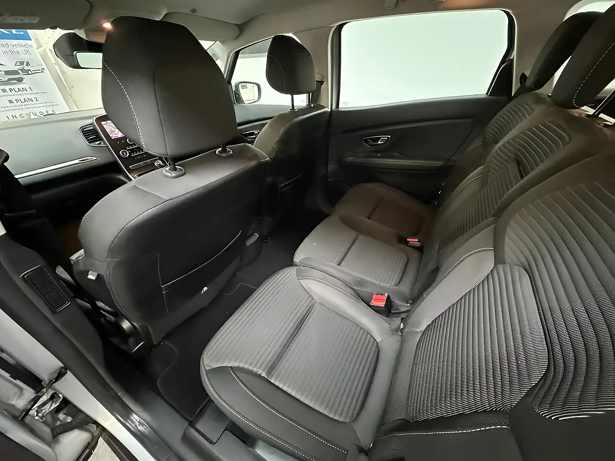 Used 2019 Renault Grand Scenic Iconic Silver - Interior and Exterior details 13