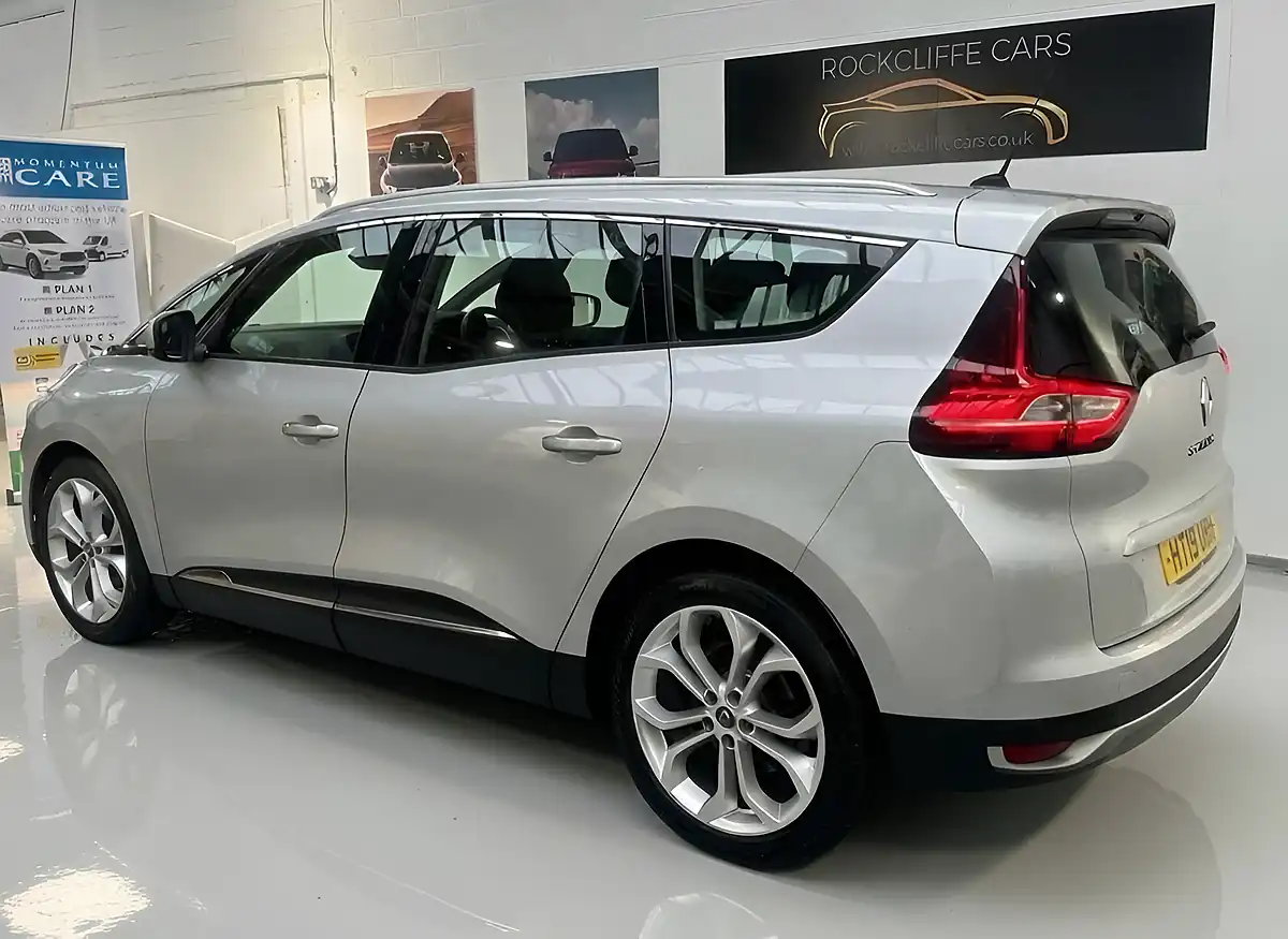 Used 2019 Renault Grand Scenic Iconic Silver - Interior and Exterior details 18