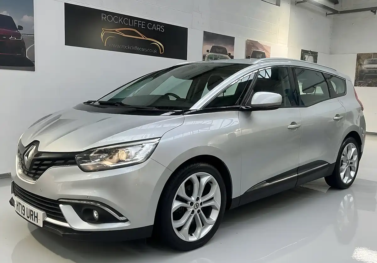 Used 2019 Renault Grand Scenic Iconic Silver - Interior and Exterior details 20