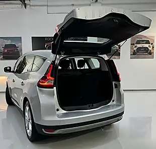 Used 2019 Renault Grand Scenic Iconic Silver - Interior and Exterior details 5