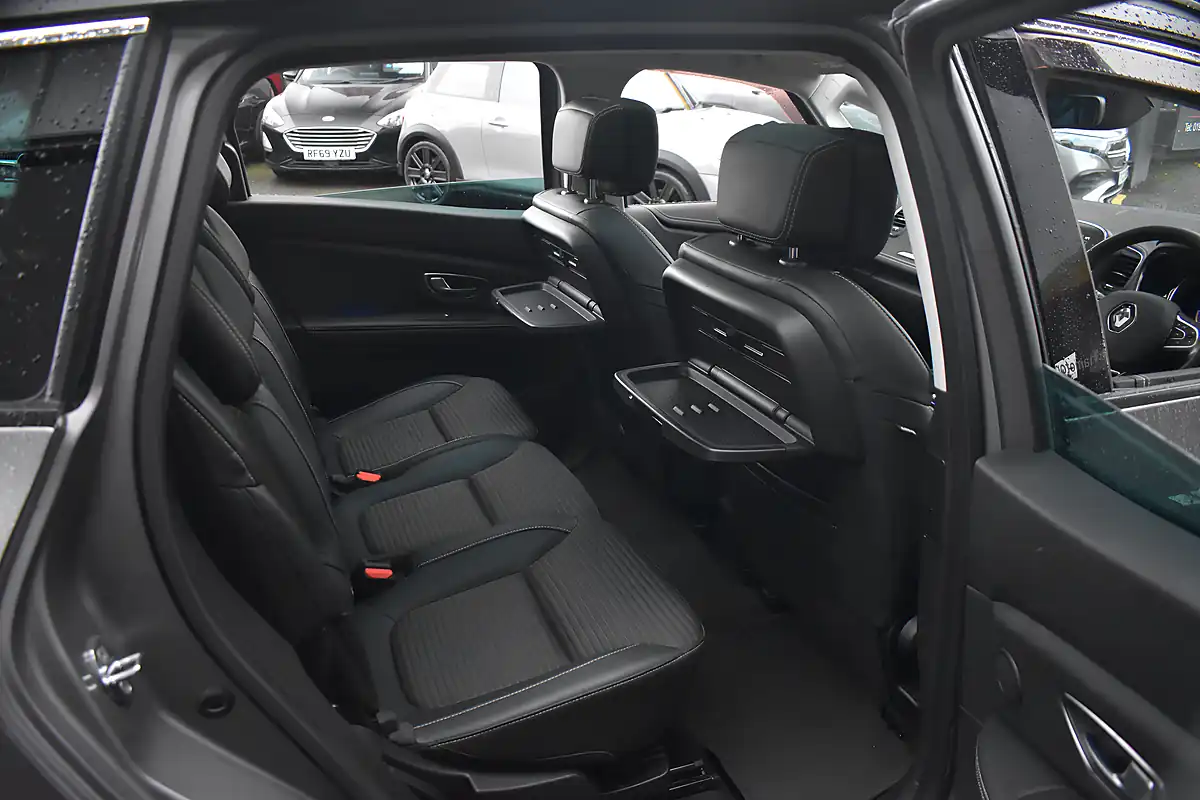 Used 2019 Renault Grand Scenic Signature Oyster Grey - Interior and Exterior details 12