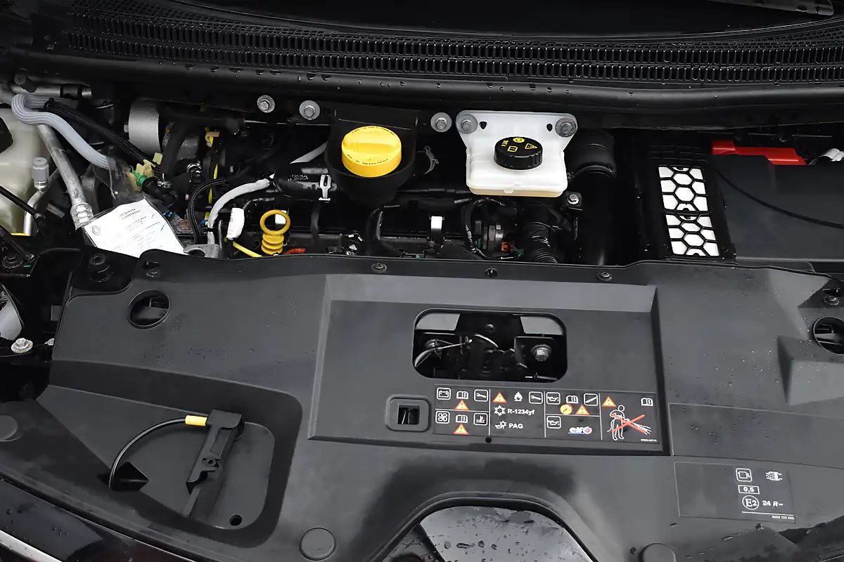 Used 2019 Renault Grand Scenic Signature Oyster Grey - Interior and Exterior details 19