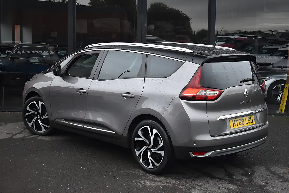 Used 2019 Renault Grand Scenic Signature Oyster Grey - Interior and Exterior details 2