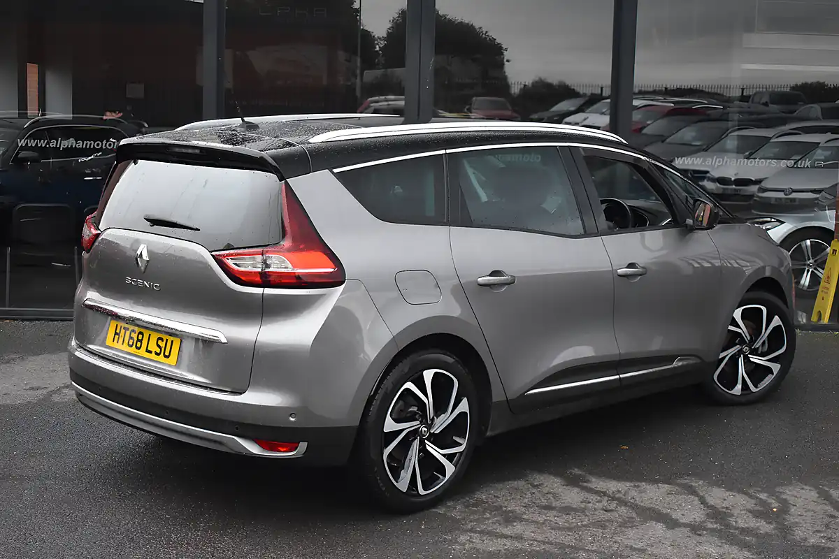Used 2019 Renault Grand Scenic Signature Oyster Grey - Interior and Exterior details 5