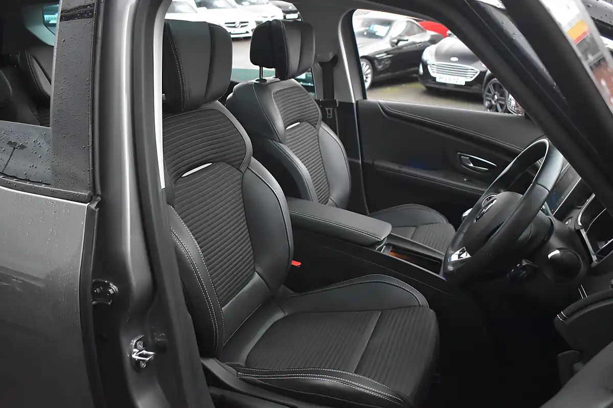 Used 2019 Renault Grand Scenic Signature Oyster Grey - Interior and Exterior details 7