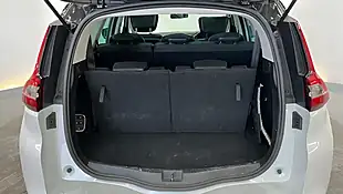 Used 2019 Renault Grand Scenic Signature White - Interior and Exterior details 10
