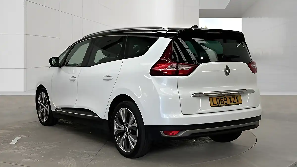 Used 2019 Renault Grand Scenic Signature White - Interior and Exterior details 6