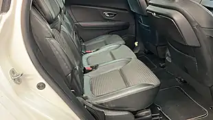 Used 2019 Renault Grand Scenic Signature White - Interior and Exterior details 8