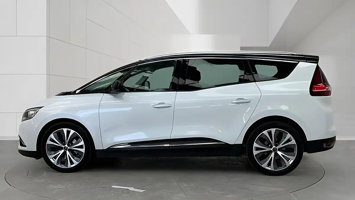 Used 2019 Renault Grand Scenic Signature White - Interior and Exterior details 9