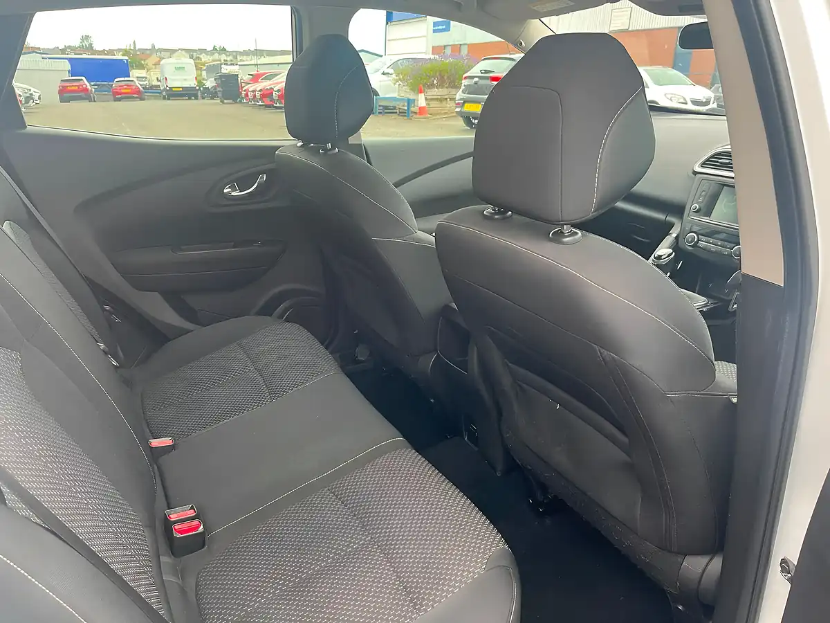 Used 2019 Renault Kadjar Dynamique Nav White - Interior and Exterior details 13