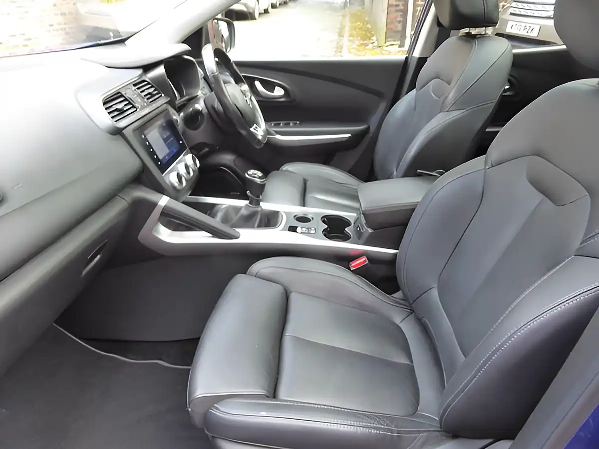 Used 2019 Renault Kadjar GT Line Blue - Interior and Exterior details 10