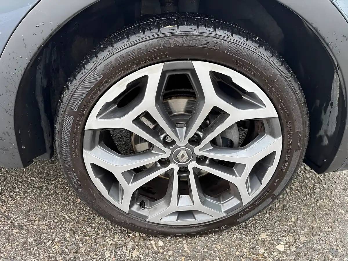 Used 2019 Renault Kadjar GT Line Grey - Interior and Exterior details 14