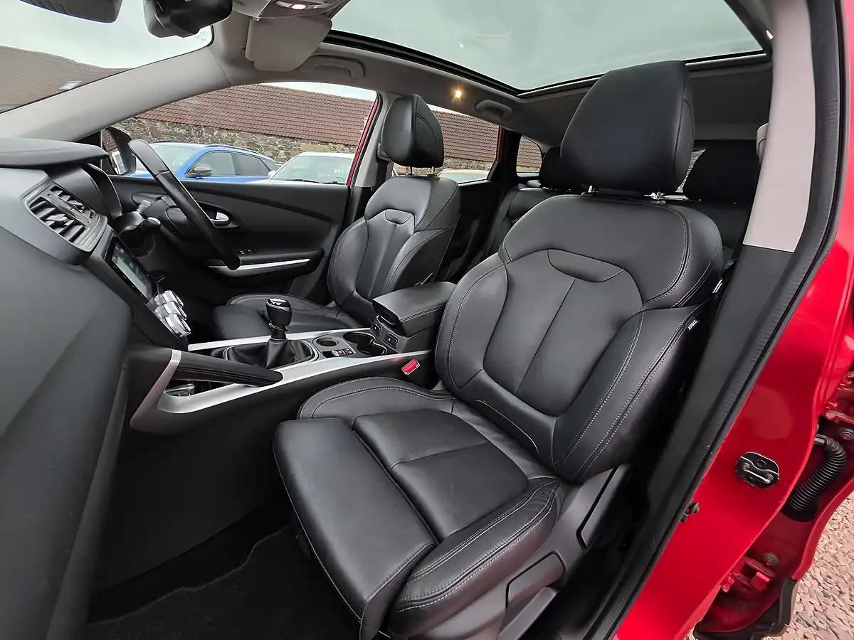 Used 2019 Renault Kadjar GT Line Red - Interior and Exterior details 10