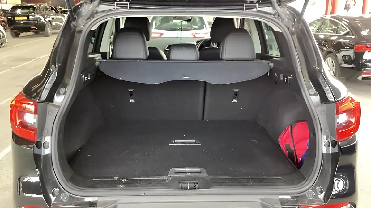 Used 2019 Renault Kadjar Iconic Black - Interior and Exterior details 7