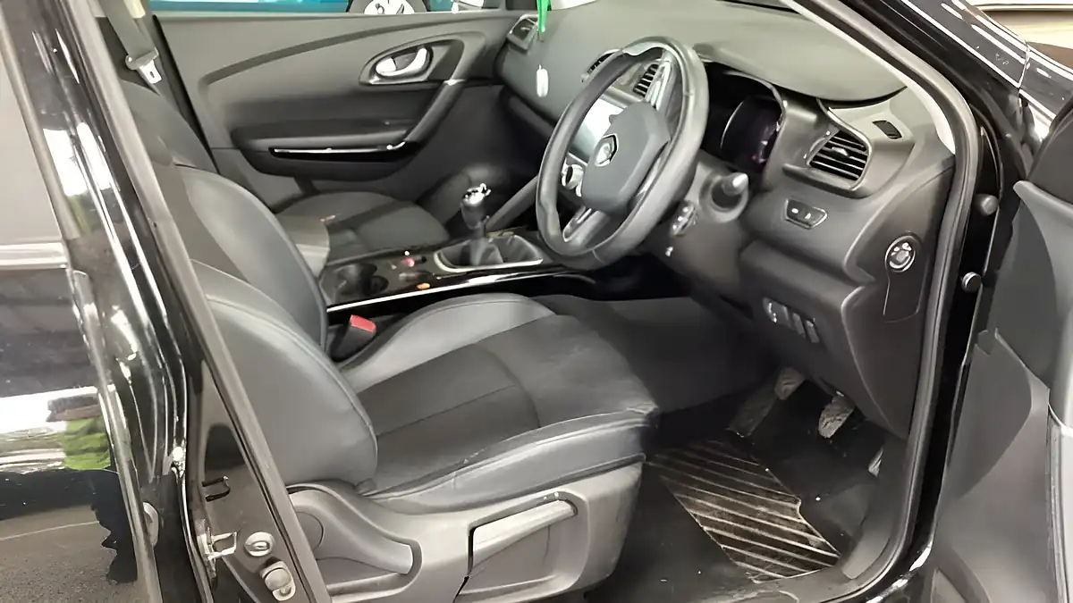 Used 2019 Renault Kadjar Iconic Black - Interior and Exterior details 9