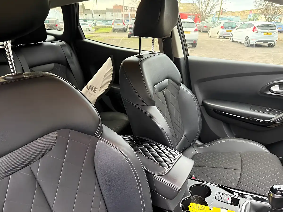Used 2019 Renault Kadjar Iconic Black - Interior and Exterior details 18