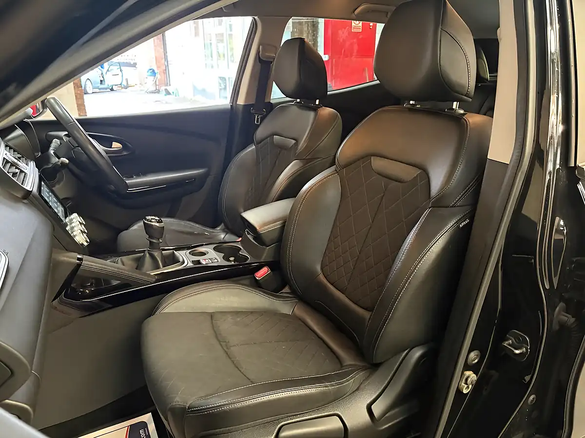 Used 2019 Renault Kadjar Iconic Black - Interior and Exterior details 16