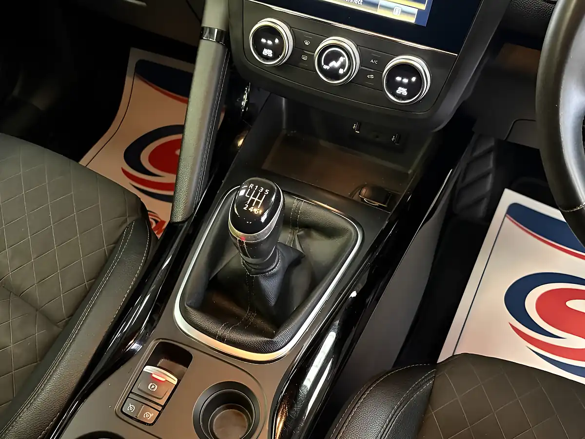 Used 2019 Renault Kadjar Iconic Black - Interior and Exterior details 8