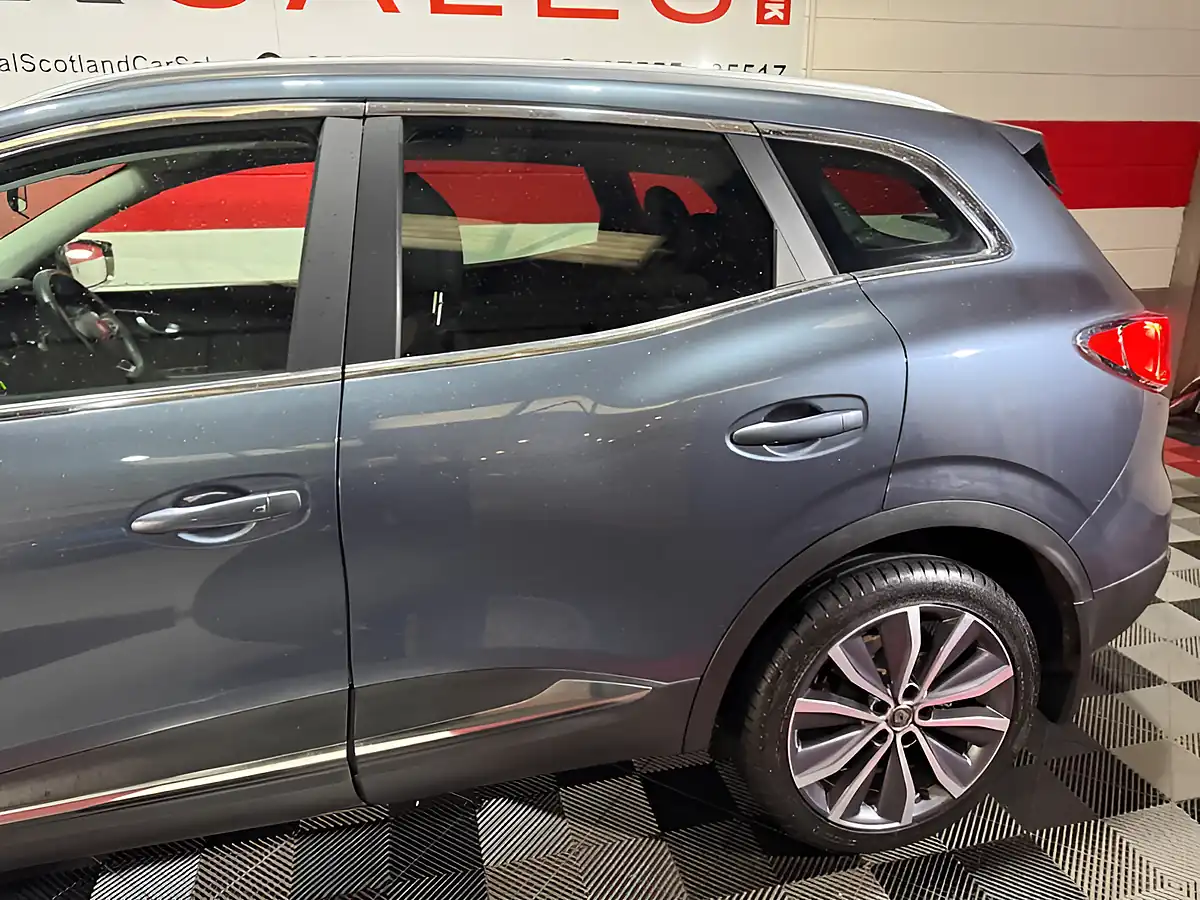 Used 2019 Renault Kadjar Iconic Grey - Interior and Exterior details 10