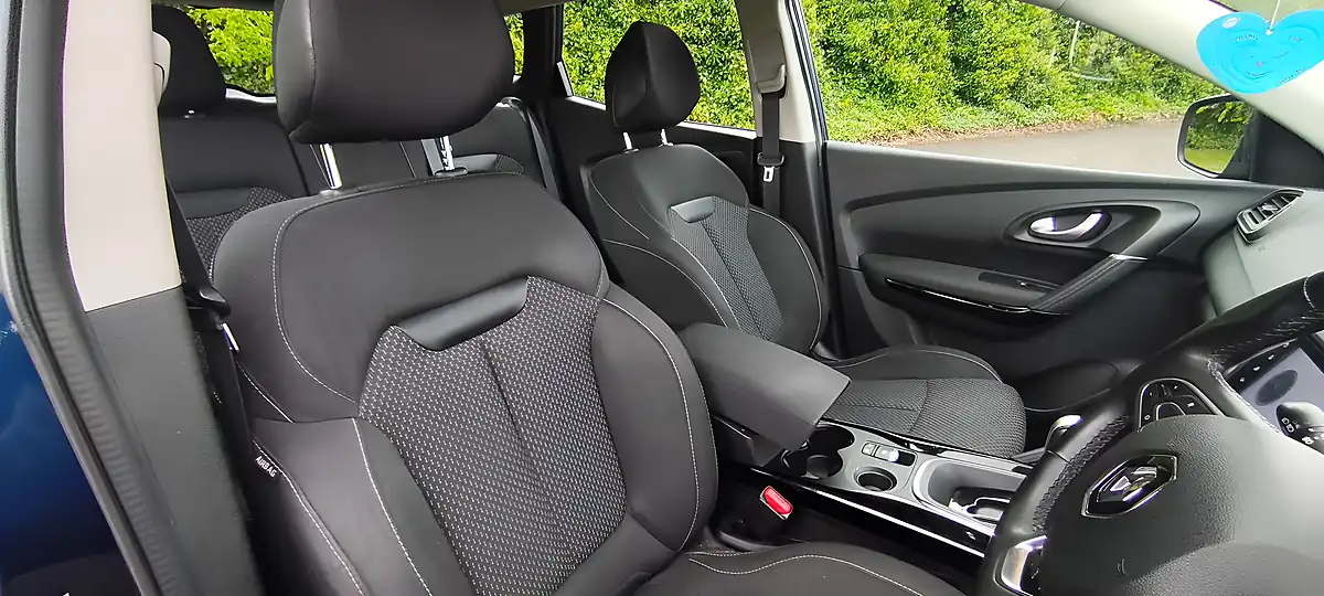 Used 2019 Renault Kadjar Play Blue - Interior and Exterior details 11