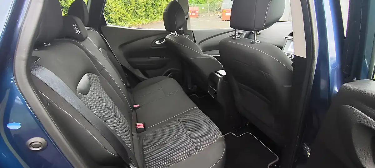 Used 2019 Renault Kadjar Play Blue - Interior and Exterior details 12