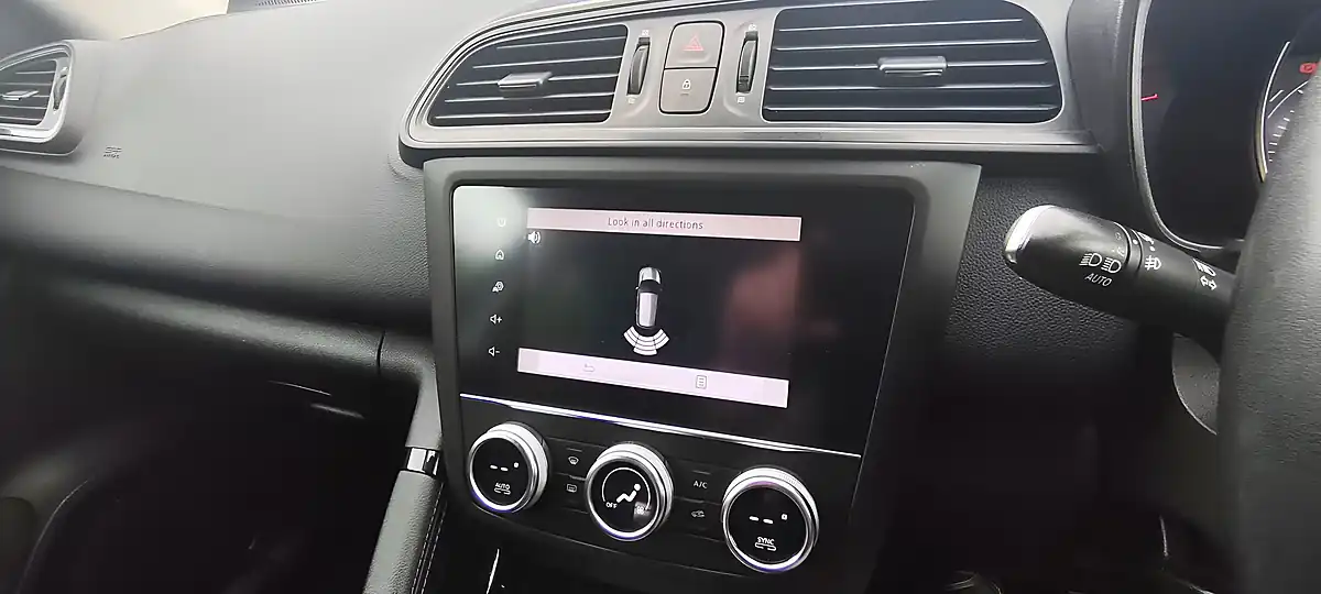 Used 2019 Renault Kadjar Play Blue - Interior and Exterior details 17