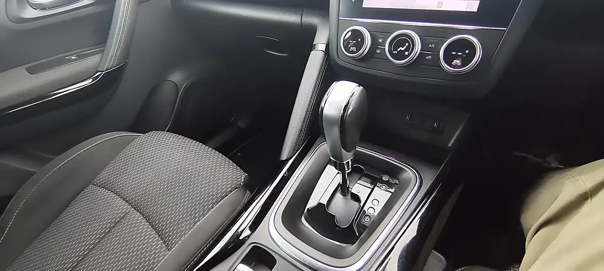 Used 2019 Renault Kadjar Play Blue - Interior and Exterior details 18