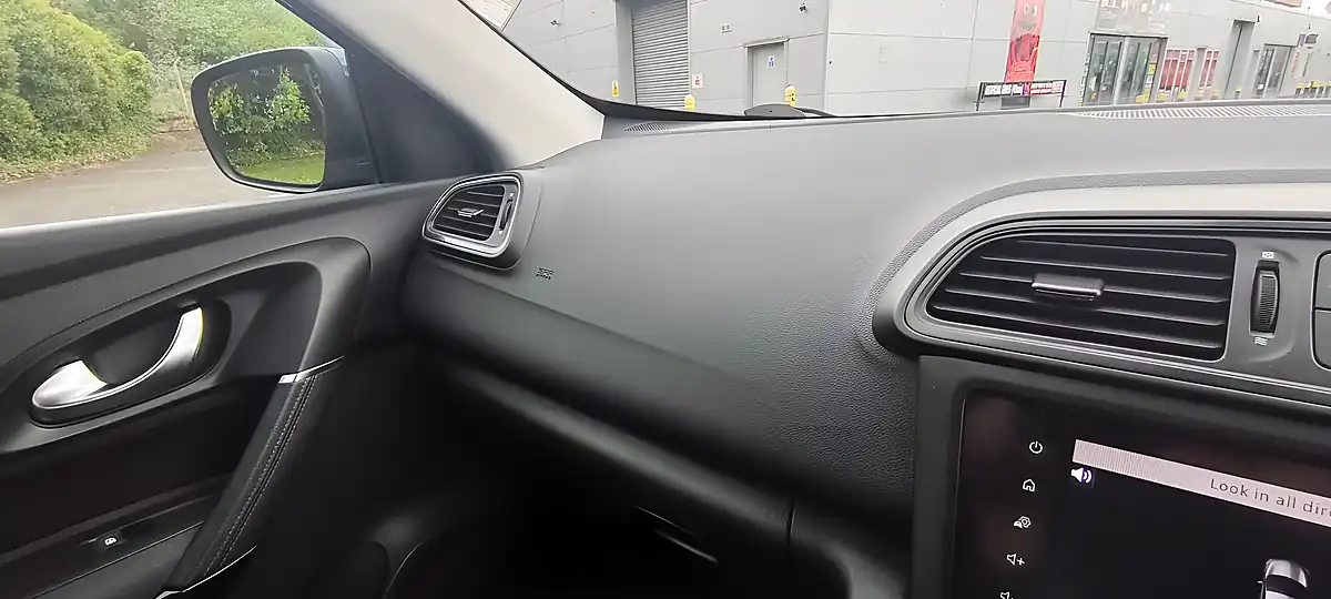 Used 2019 Renault Kadjar Play Blue - Interior and Exterior details 19