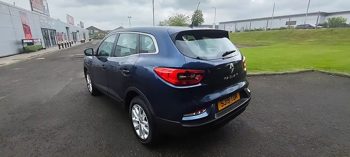 Used 2019 Renault Kadjar Play Blue - Interior and Exterior details 3